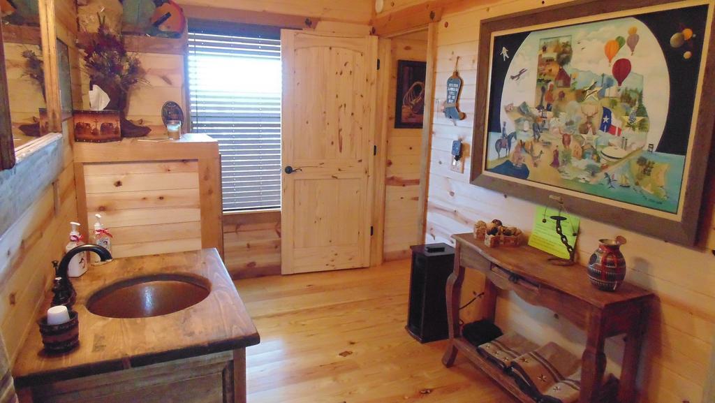 Texas T Bed And Breakfast Llano 外观 照片